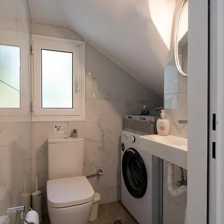 Villa Court, Clelia, 2 Bedrooms *