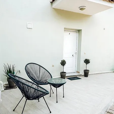 Villa Court, Clelia, 2 Bedrooms *