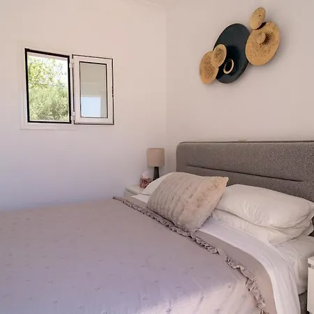 Villa Court, Clelia, 2 Bedrooms *